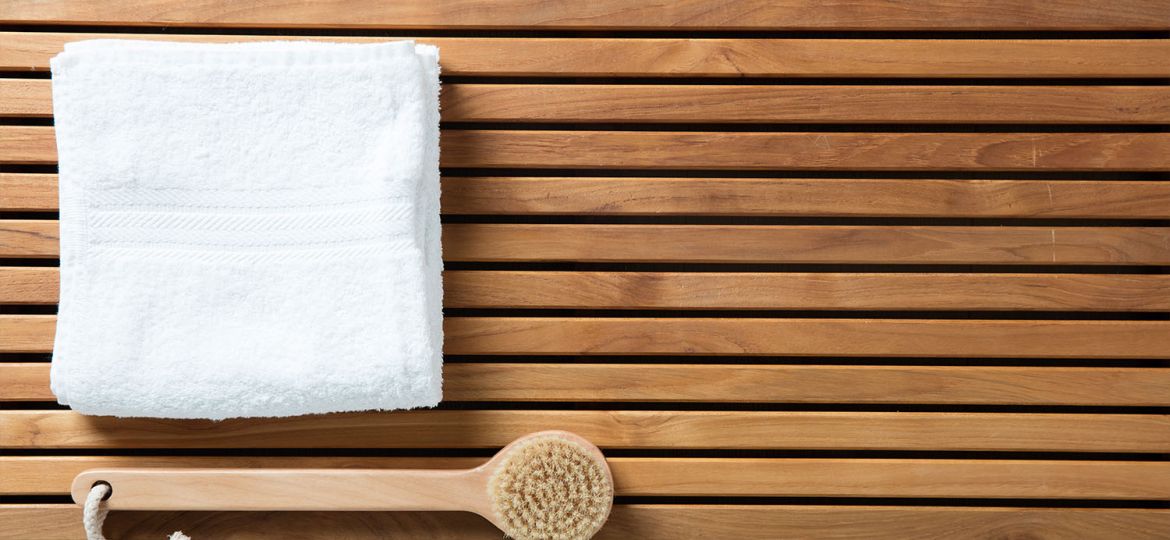 dry brushing for detox before sauna