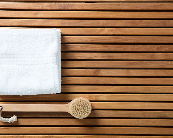 dry brushing for detox before sauna